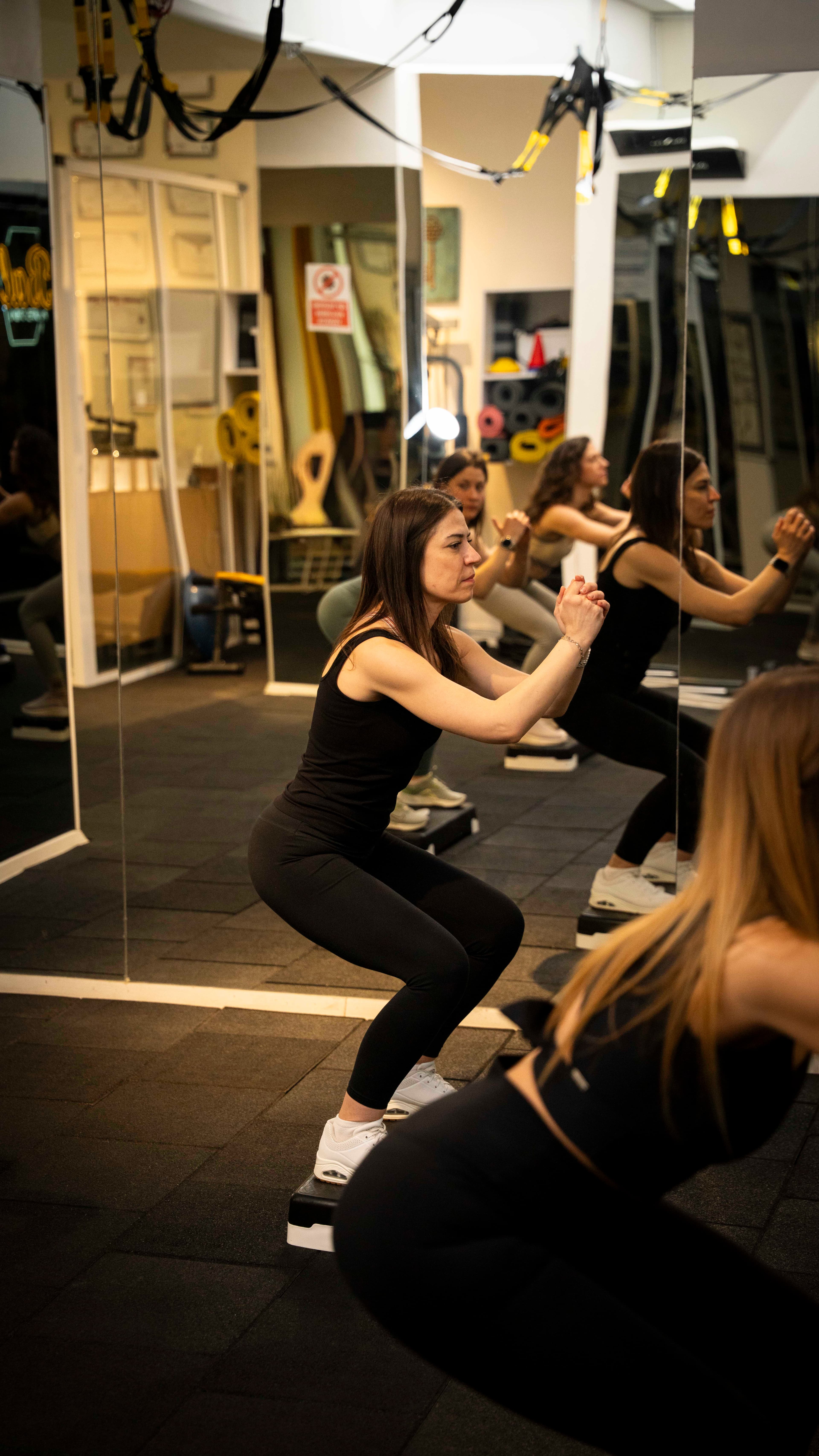 Step aerobik dersinden başka bir kare